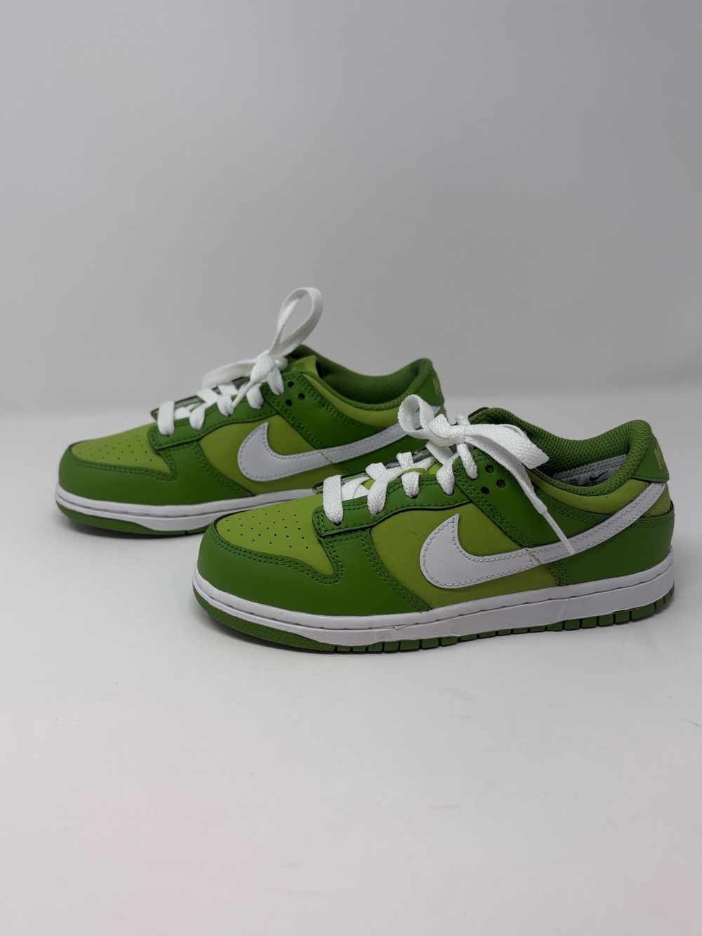 Nike Dunk Low (PS)  Chlorophyll DH9756-301 Kids US Shoe Size 1Y.